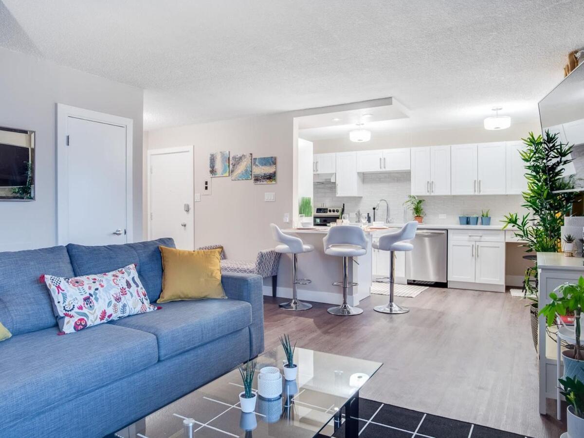 Gorgeous 2Br Condo W Parking Patio Coffee! Calgary Exterior photo